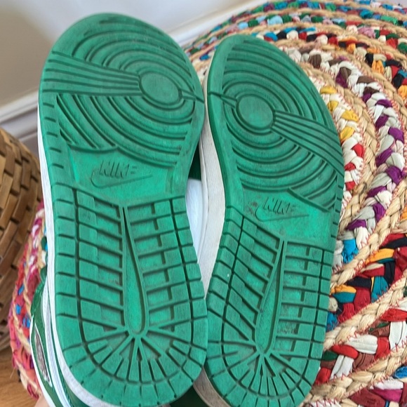 Nike Air High-Top Jordan Sneakers in Green and White - Picture 7 of 7